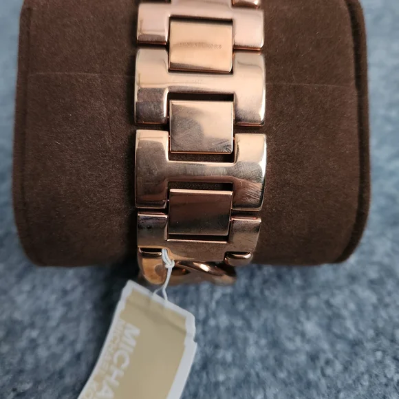 NWT Michael Kors Rose Gold Chain Twist Watch - Picture 2 of 6
